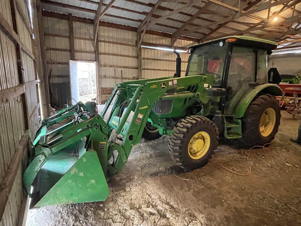 John Deere 5055E