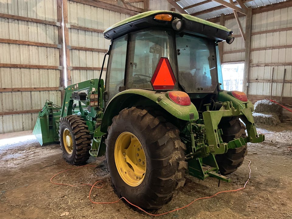 John Deere 5055E