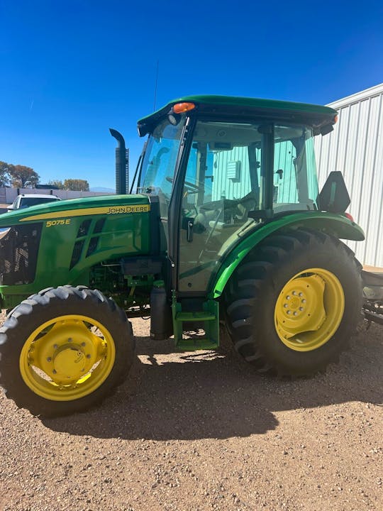 John Deere 5075E