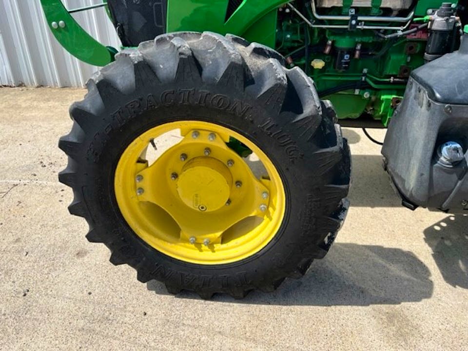John Deere 5085E