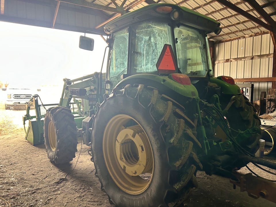 John Deere 6105E