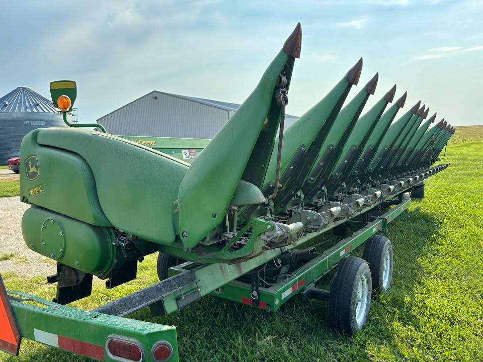 John Deere 618C
