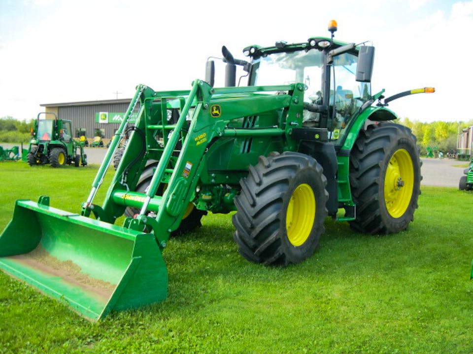 John Deere 6215R