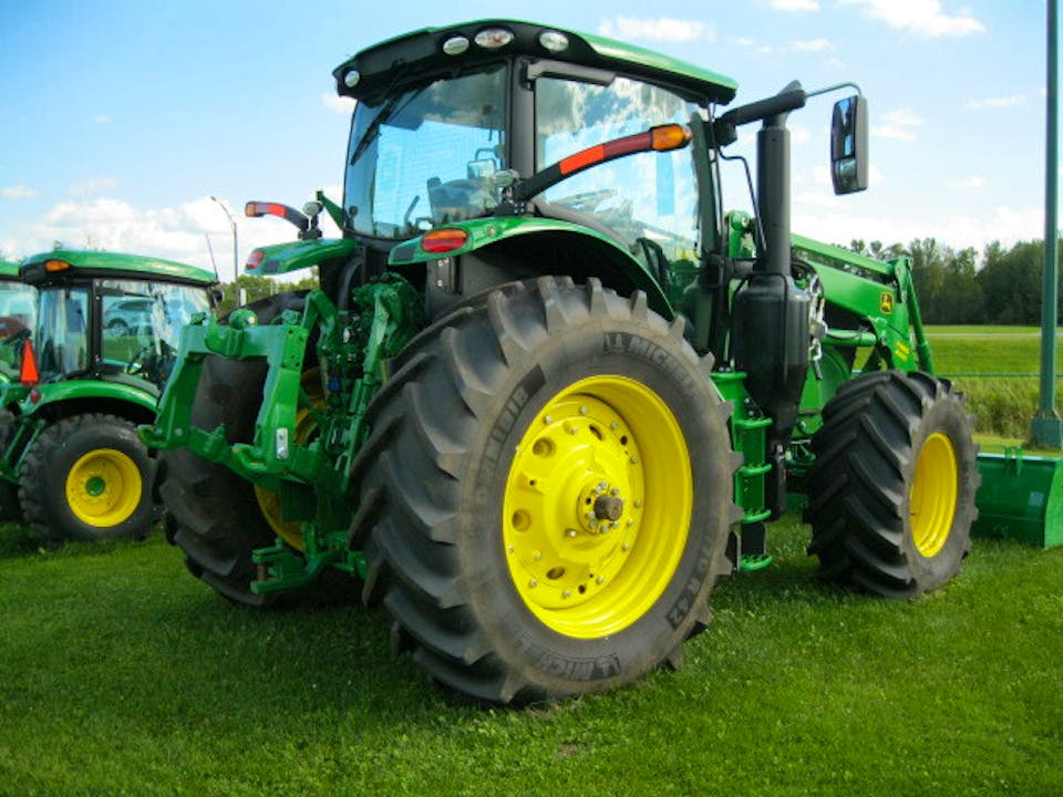 John Deere 6215R
