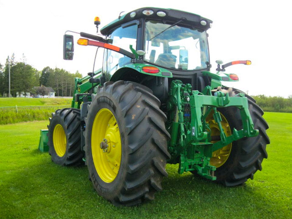 John Deere 6215R
