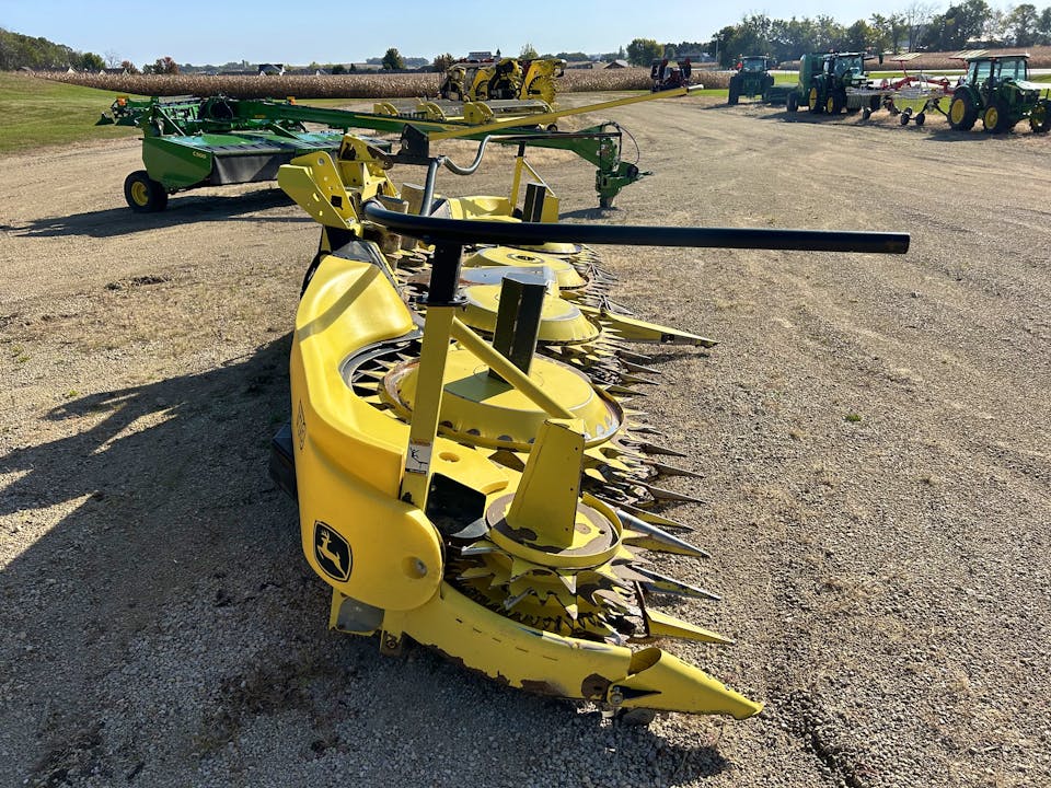 John Deere 770