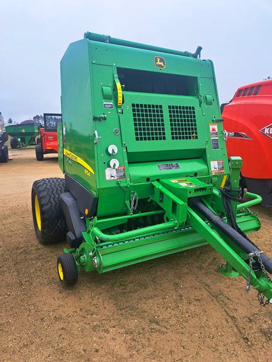 John Deere 854