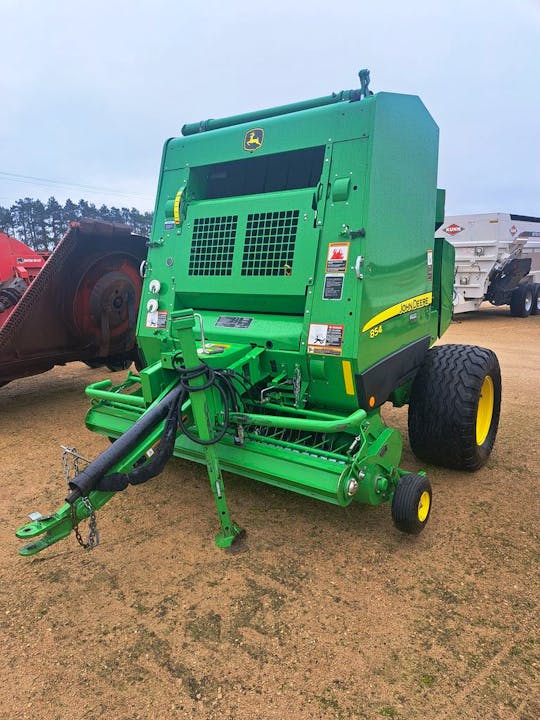 John Deere 854