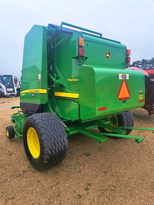 John Deere 854