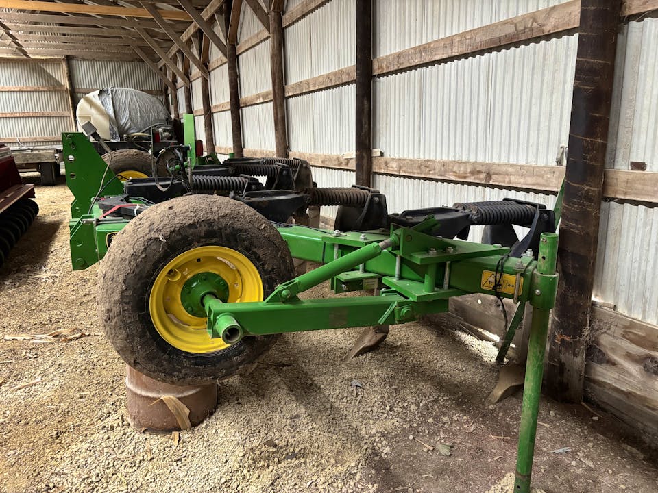 John Deere 915