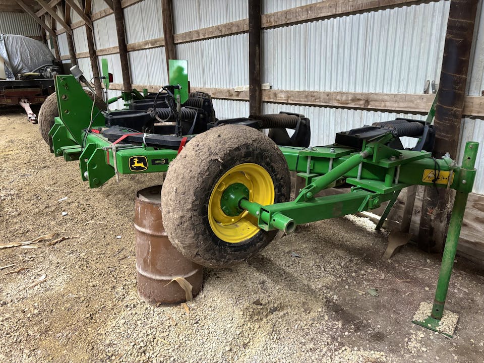 John Deere 915