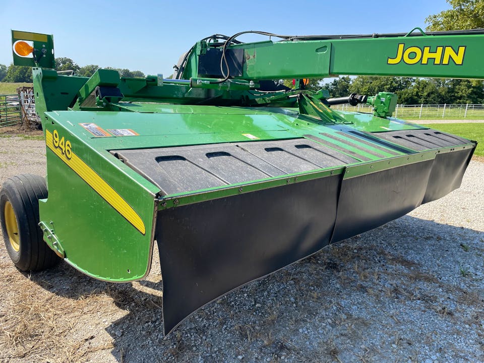 John Deere 946