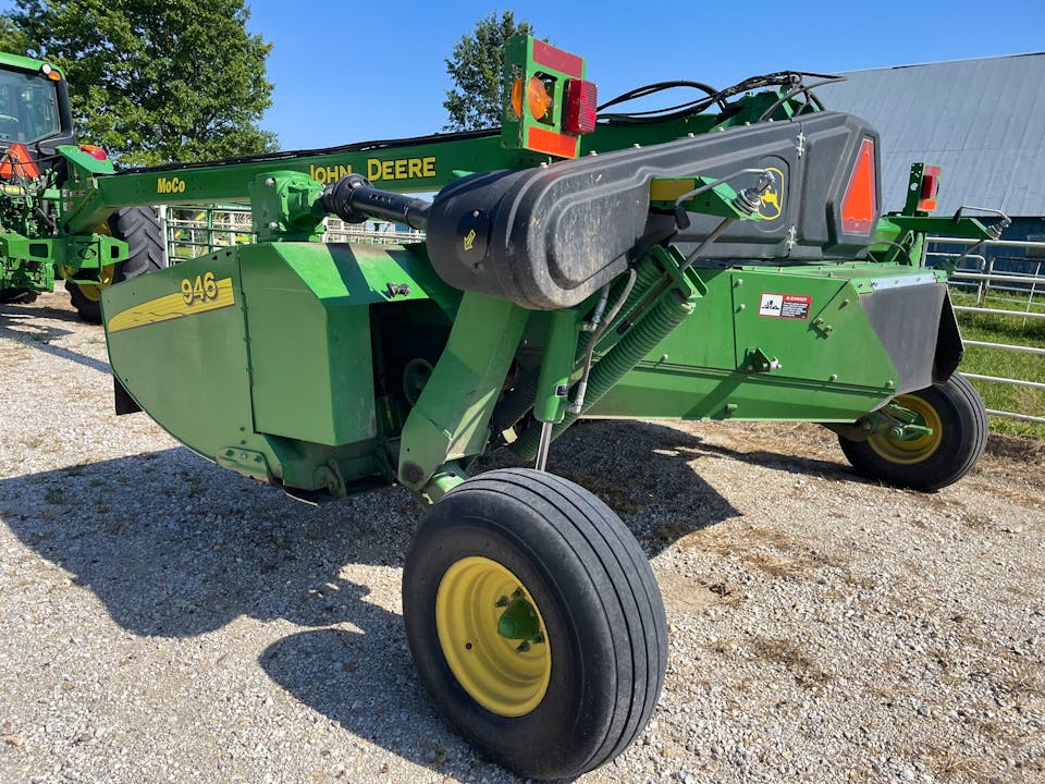 John Deere 946