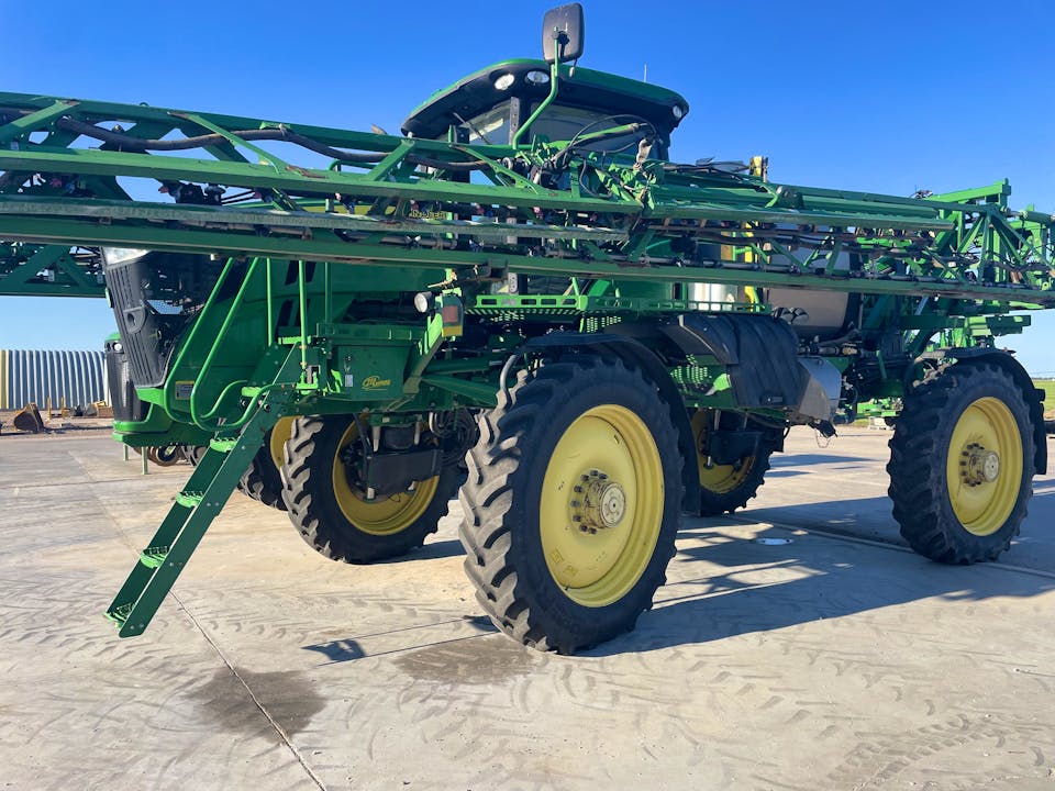 John Deere R4038