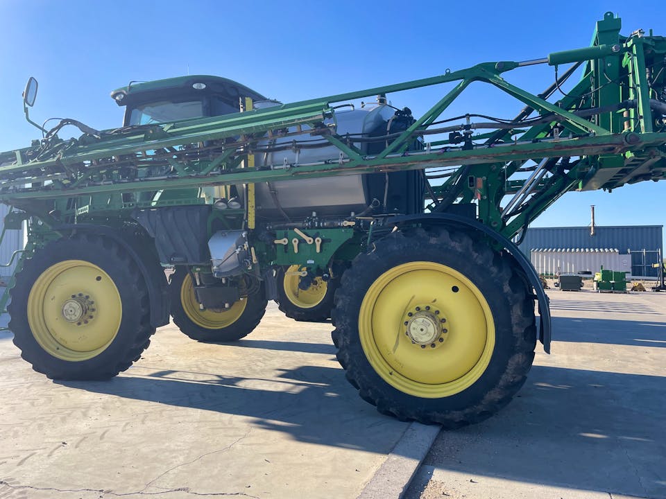 John Deere R4038