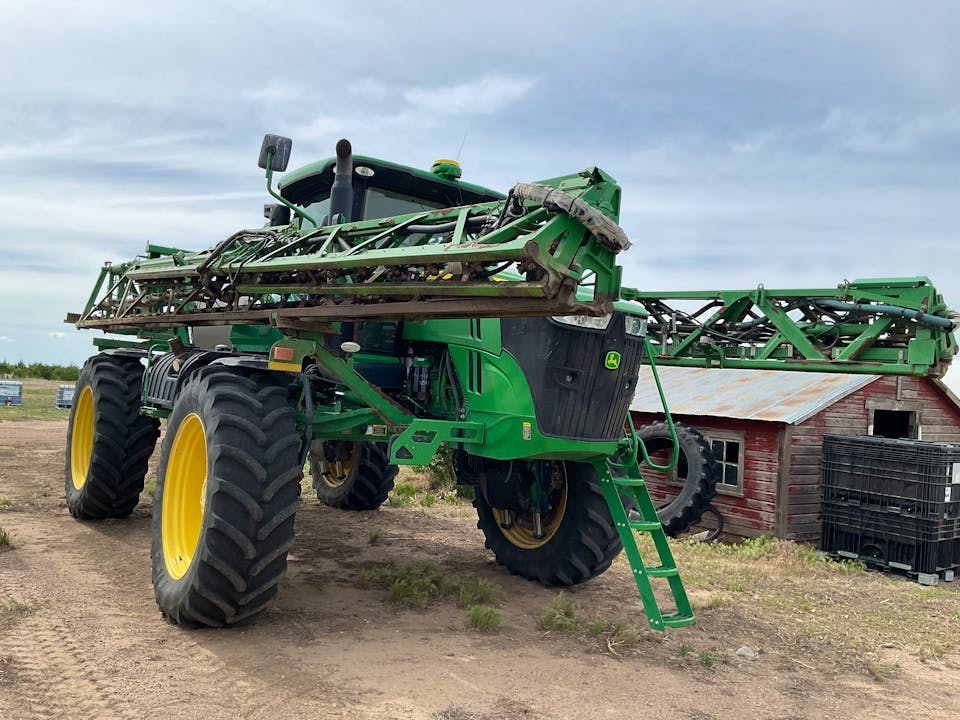 John Deere R4045