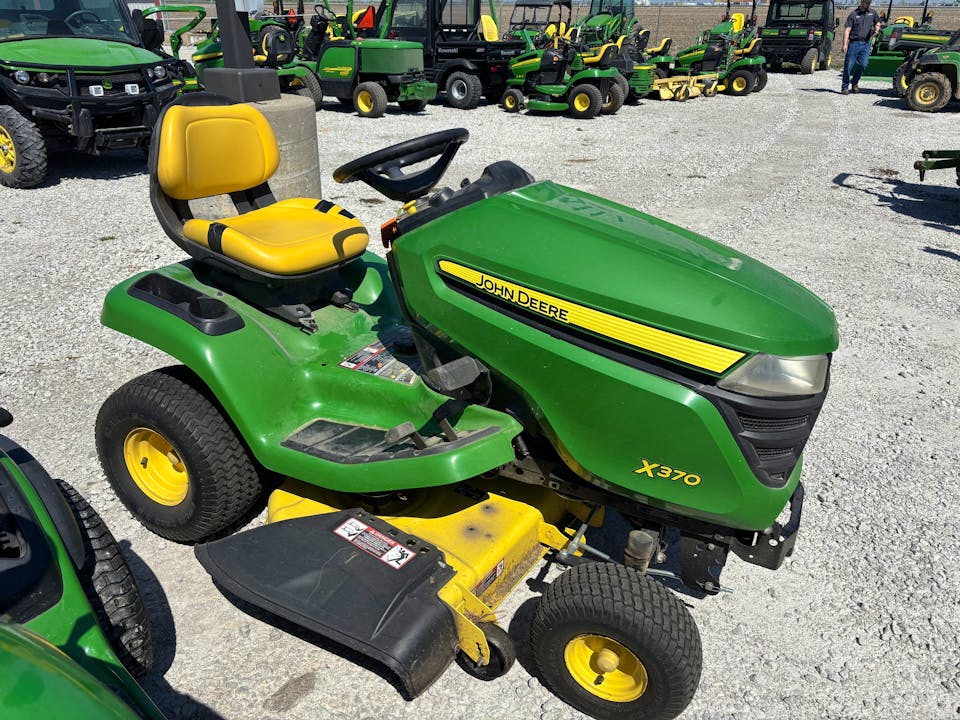 John Deere X370
