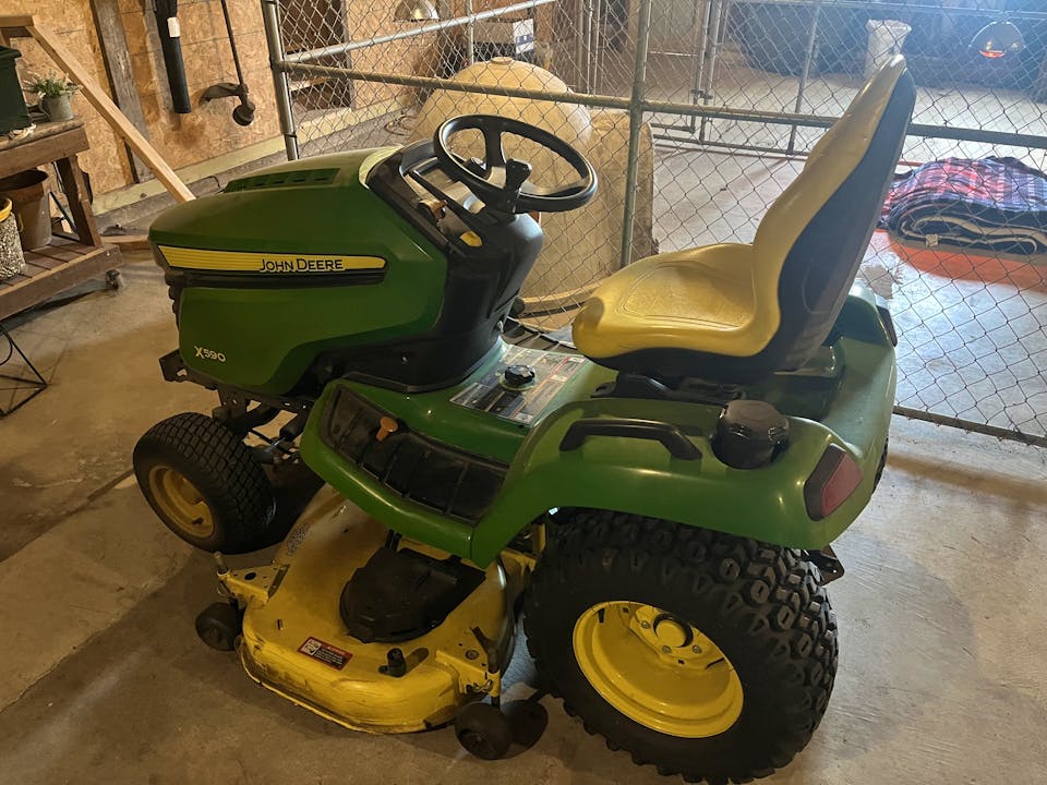 John Deere X590
