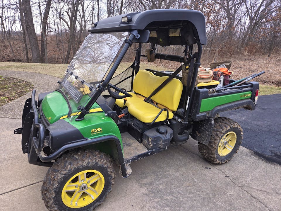 John Deere XUV825I GREEN