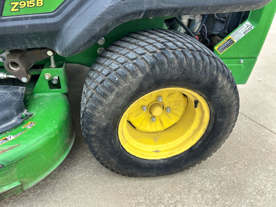 John Deere Z915B