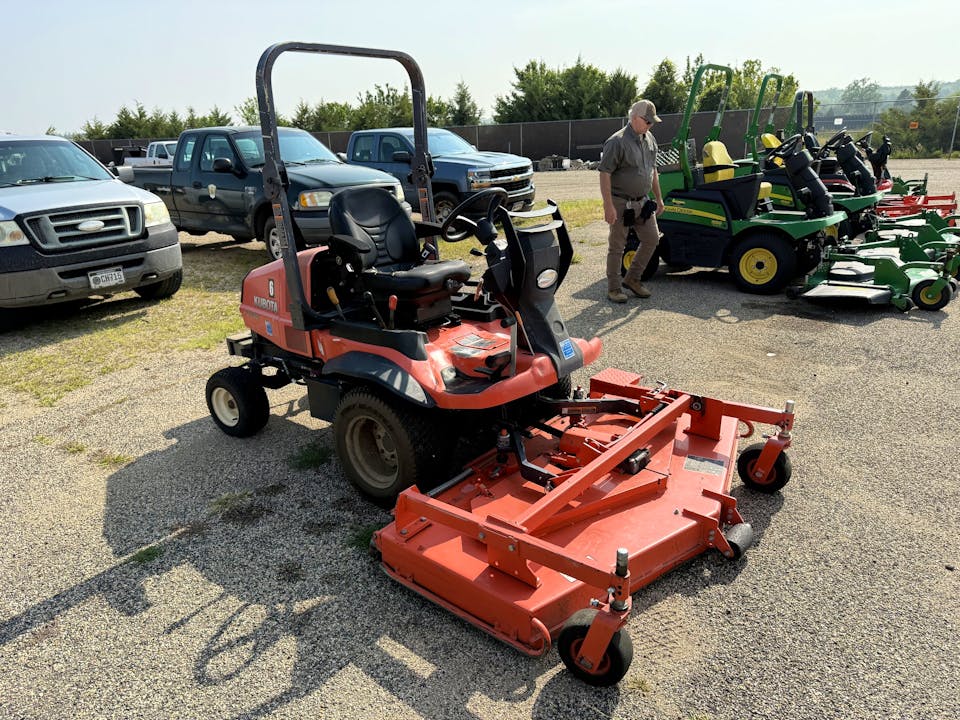 Kubota F2690E