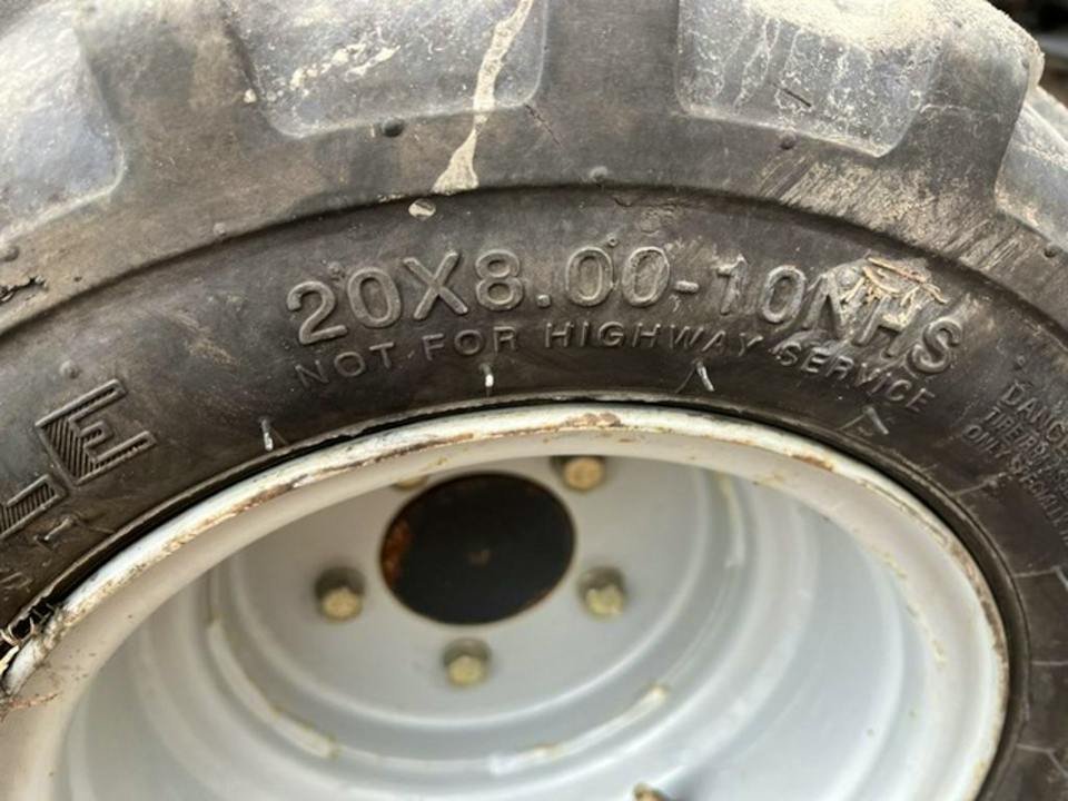 Mahindra EMAX 22