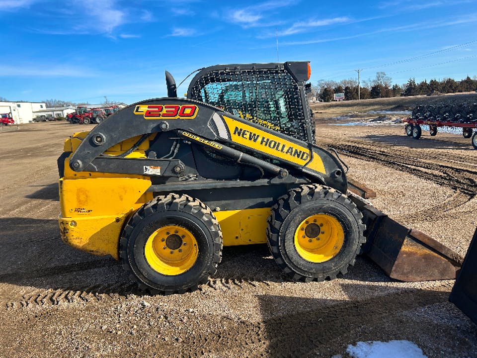 NEW HOLLAND L230