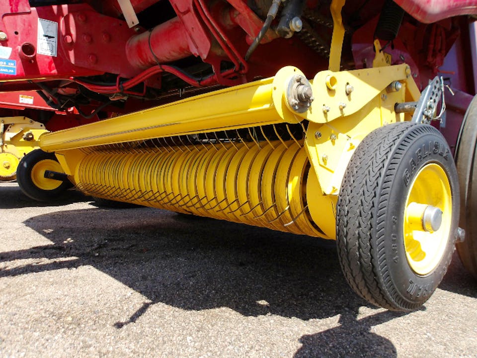 New Holland RB560