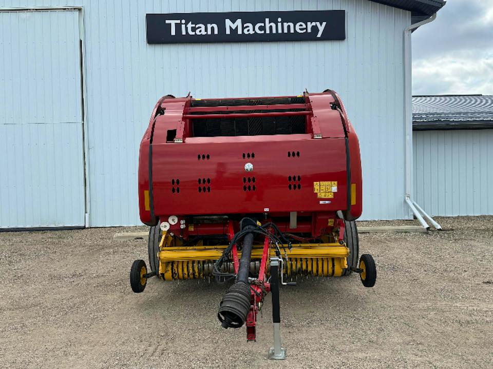 New Holland RB560