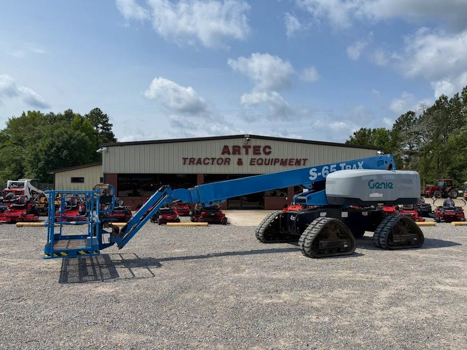 Genie S-65 TRAX