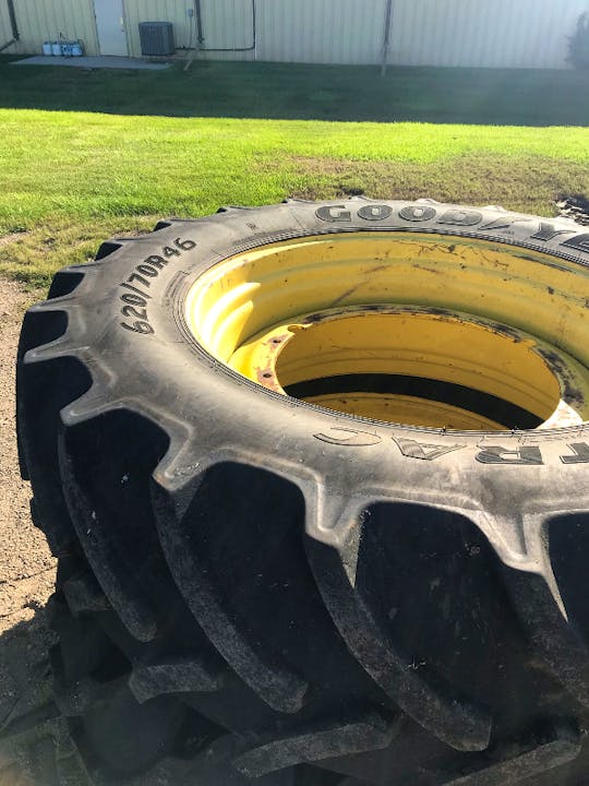 John Deere R4045