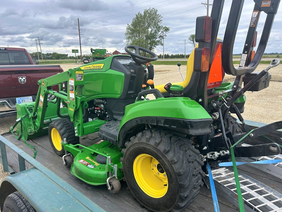 John Deere 1023E