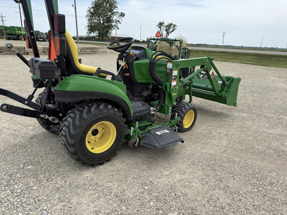 John Deere 1023E