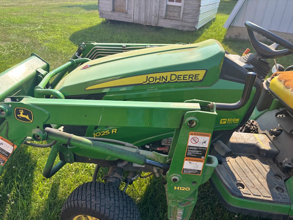 John Deere 1025R