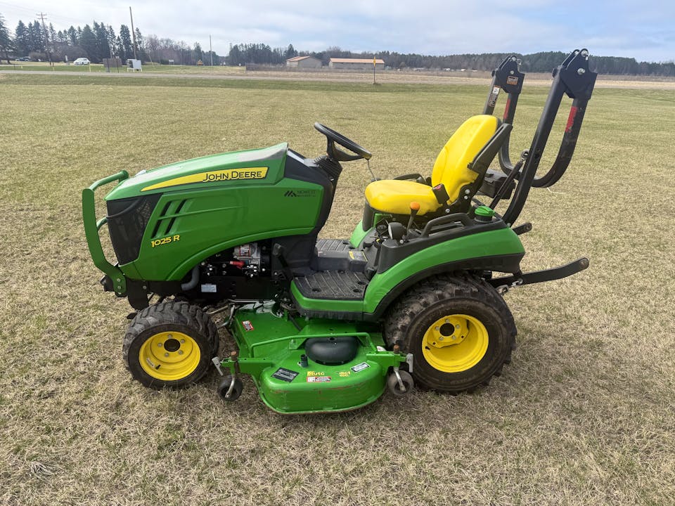 John Deere 1025R