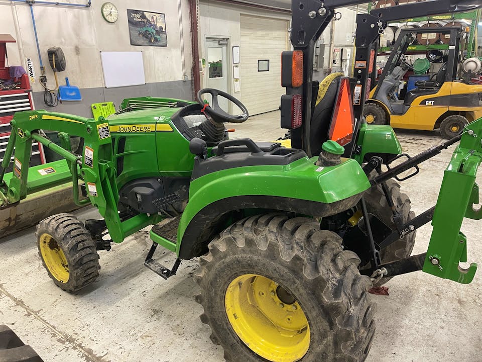 John Deere 2032R