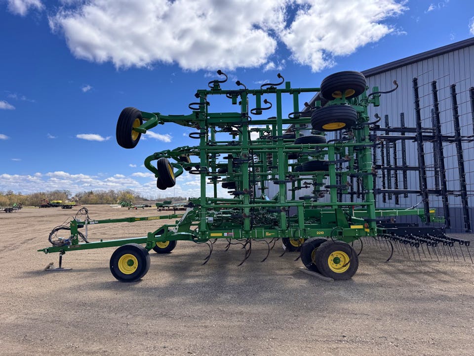 John Deere 2210