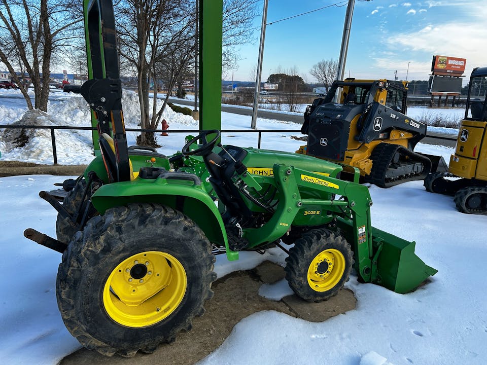 John Deere 3025E