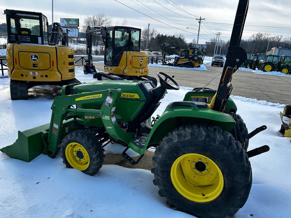 John Deere 3025E