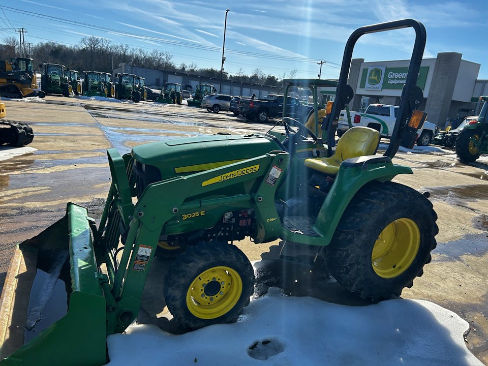 John Deere 3025E