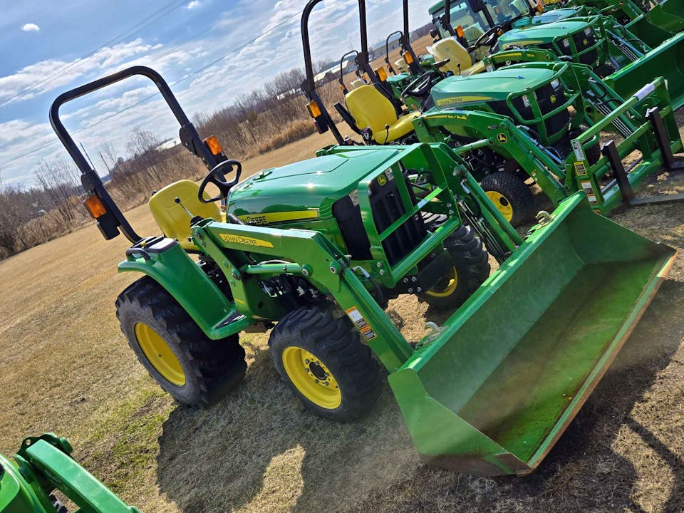 John Deere 3025E/Loader