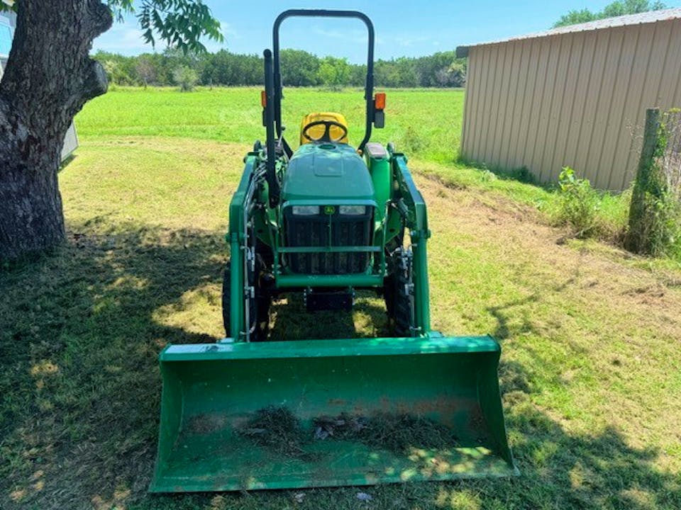 John Deere 3032E