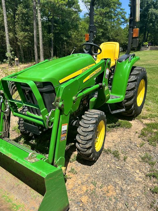 John Deere 3032E