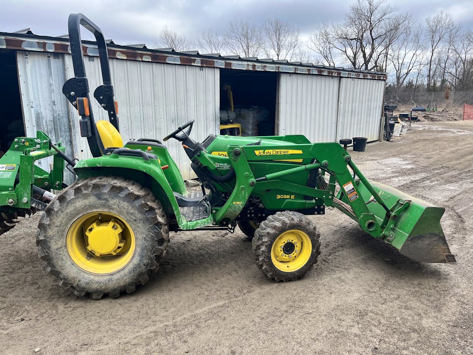 John Deere 3038E