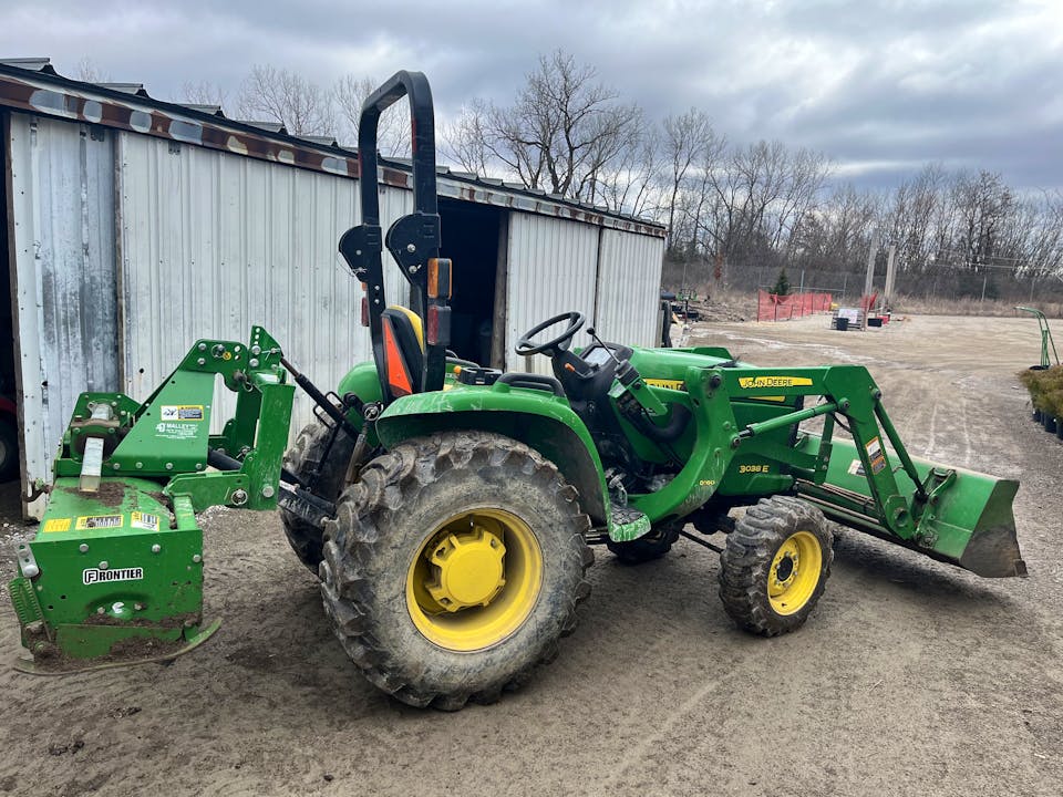 John Deere 3038E