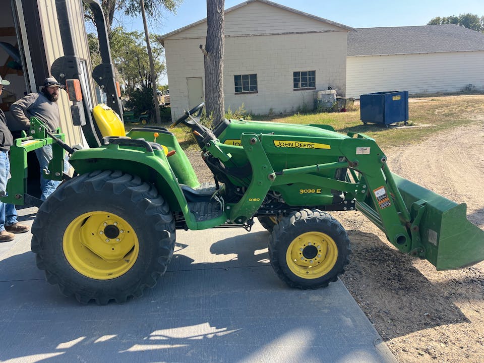 John Deere 3038E