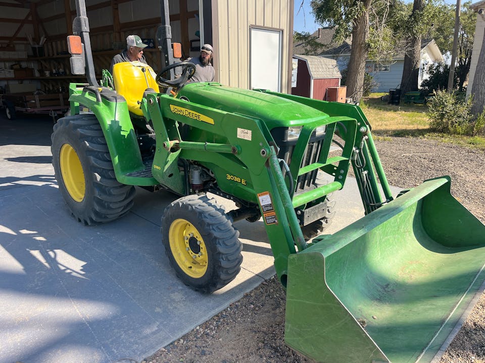 John Deere 3038E