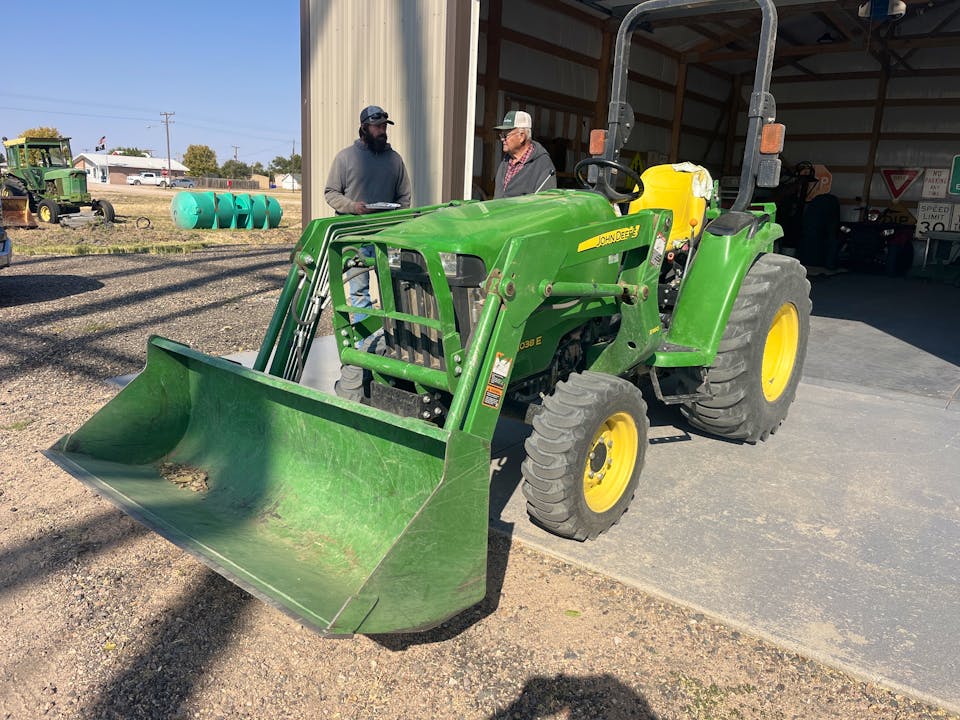 John Deere 3038E