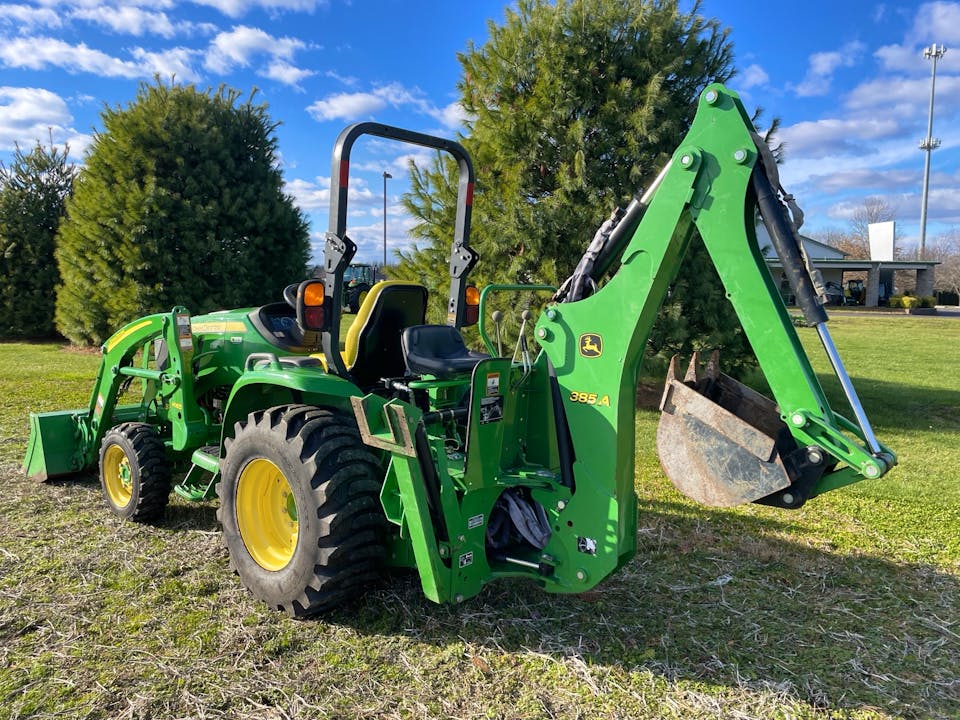 John Deere 3046R