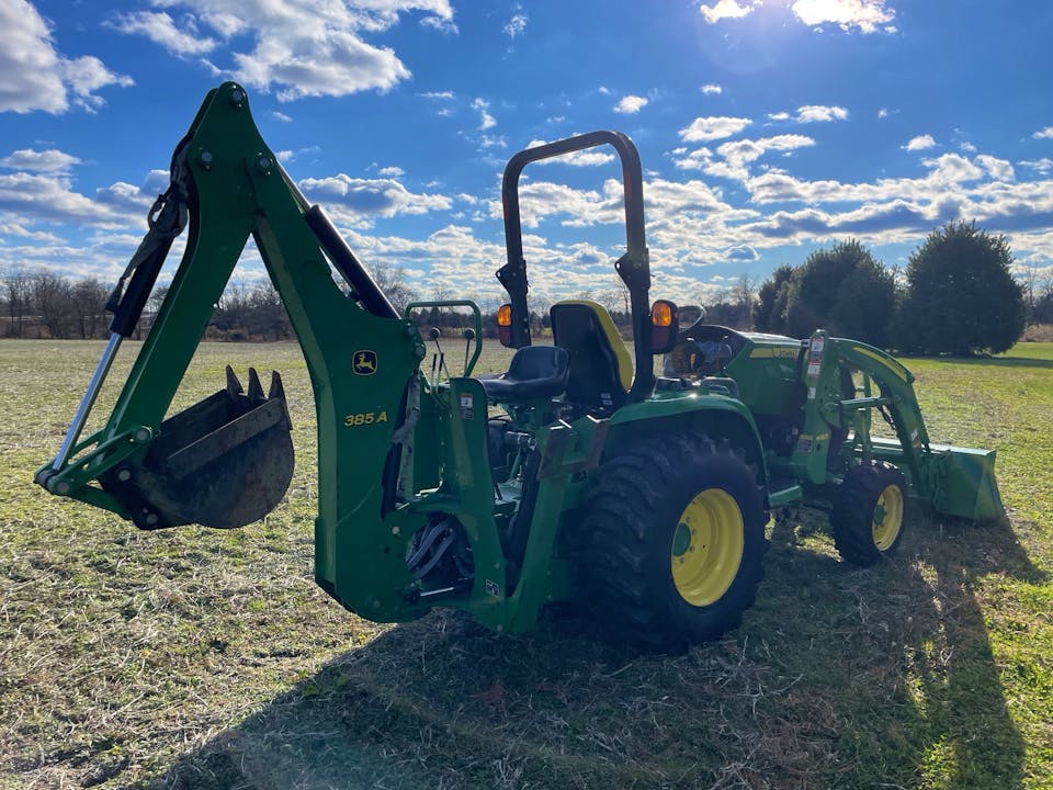 John Deere 3046R